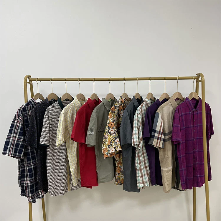 Creșterea cumpărăturilor Thrift: Cum cumpărarea de îmbrăcăminte second -hand economisește bani consumatorilor